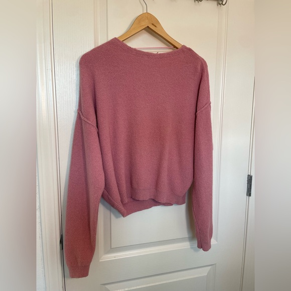 Free People Women’s Pink V-Neck Oversized Sweater - Picture 6 of 7